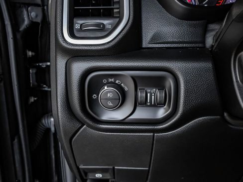 Used 2019 RAM 2500 Laramie w/ Black Appearance Package AWD/4WD image 27