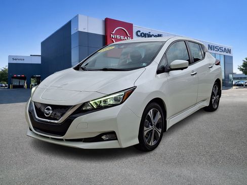 Used 2020 Nissan Leaf SV w/ SV Technology Package FWD image 3