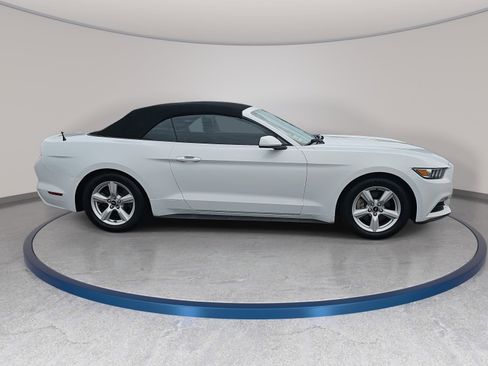 Used 2017 Ford Mustang Convertible RWD image 4