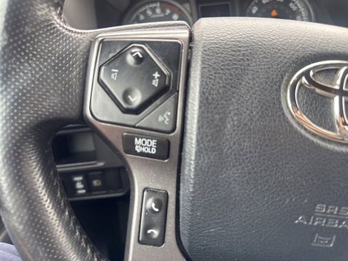 Used 2019 Toyota Tacoma TRD Sport image 19