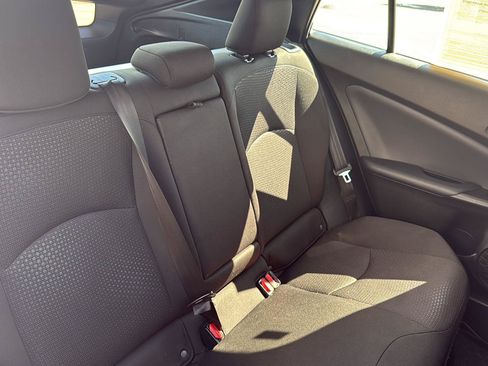 Used 2019 Toyota Prius LE AWD/4WD image 14