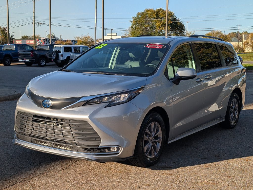 Certified 2022 Toyota Sienna XLE w/ XLE Plus Package FWD image 3