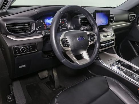 Used 2023 Ford Explorer XLT w/ Equipment Group 202A AWD/4WD image 23