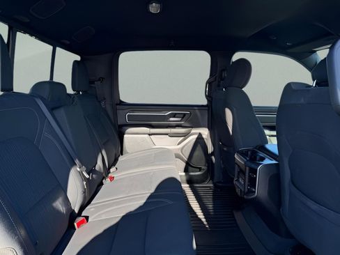 Used 2019 RAM 1500 Big Horn AWD/4WD image 9