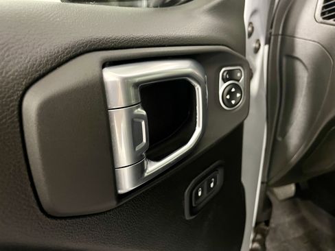 Certified 2023 Jeep Gladiator Rubicon w/ Cold Weather Group image 15