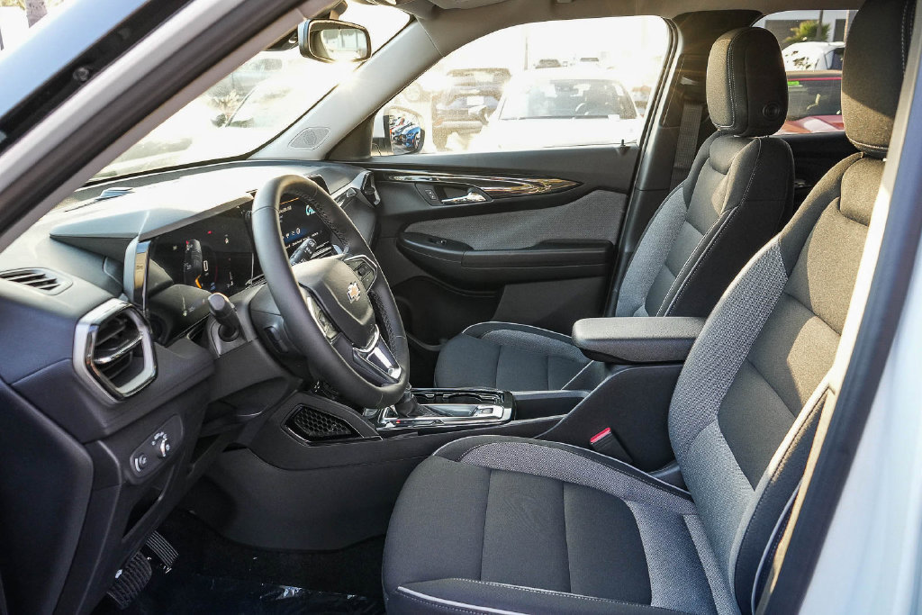 New 2026 Chevrolet TrailBlazer LT w/ Convenience Package FWD image 16