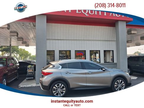 Used 2018 INFINITI QX30 AWD image 1