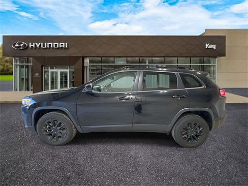 Used 2023 Jeep Cherokee Altitude Lux image 29