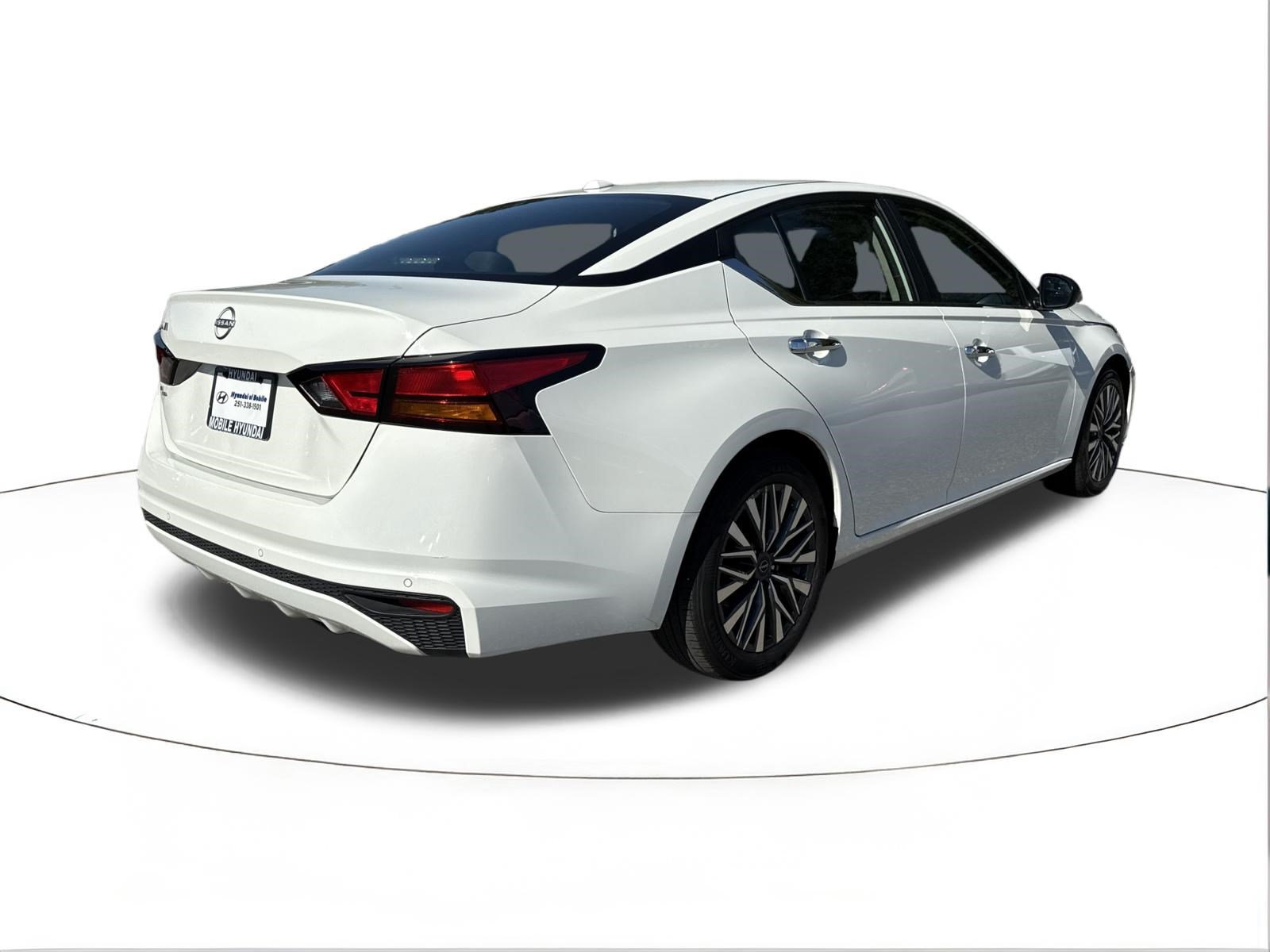 Used 2025 Nissan Altima 2.5 SV FWD image 3
