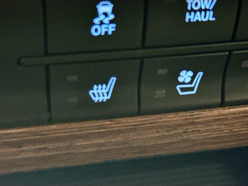 Used 2018 RAM 1500 Laramie w/ Convenience Group image 22