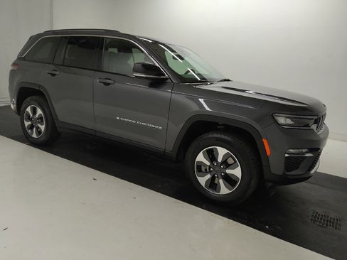 Used 2023 Jeep Grand Cherokee 4WD 4xe image 11