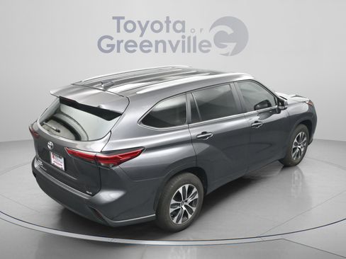 Used 2023 Toyota Highlander XLE FWD image 15