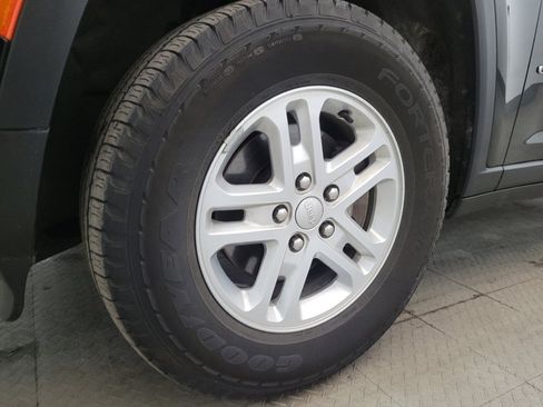 Used 2023 Jeep Grand Cherokee Laredo w/ Luxury Tech Group I image 31