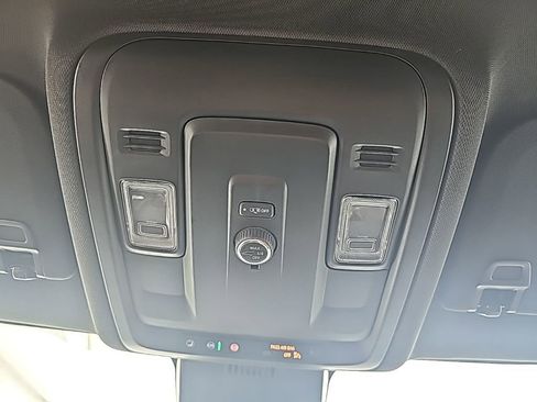 Used 2025 Chevrolet Tahoe Z71 image 22