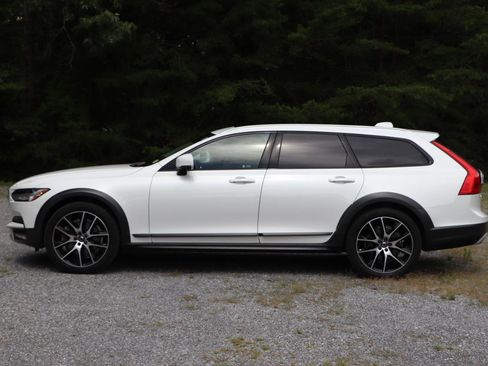 Used 2020 Volvo V90 T6 Cross Country AWD/4WD image 32