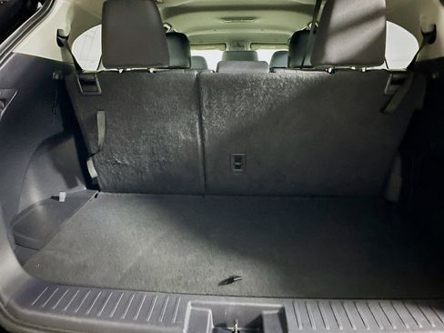 Used 2023 Toyota Highlander LE image 29