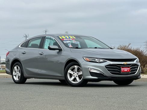 Used 2023 Chevrolet Malibu LT image 2