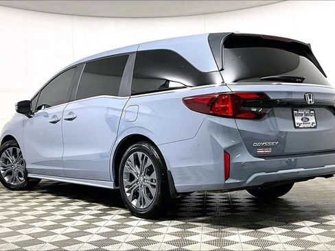 Used 2025 Honda Odyssey Touring image 11