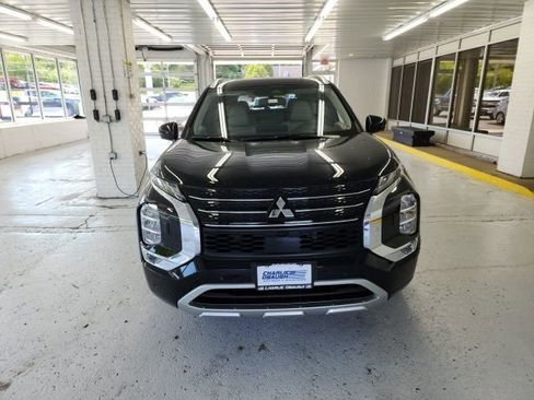 Used 2023 Mitsubishi Outlander SEL image 2