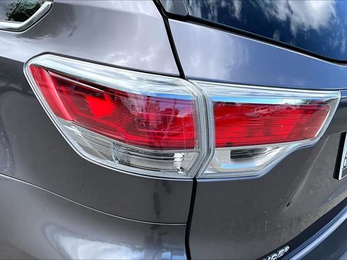 Used 2015 Toyota Highlander XLE AWD/4WD image 28