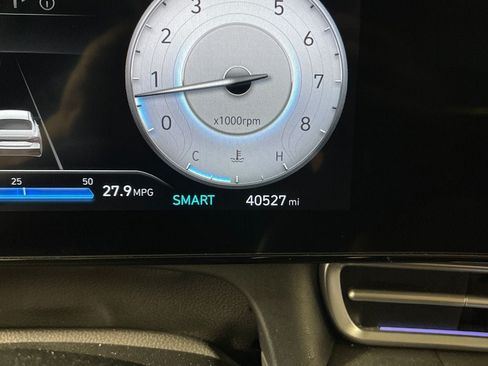 Certified 2025 Hyundai Elantra SEL FWD image 21