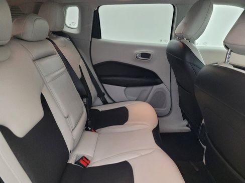 Used 2018 Jeep Compass Latitude image 19