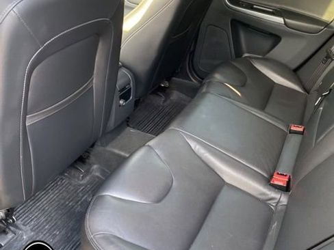 Used 2016 Volvo XC60 T5 Premier w/ Proximity Package image 10