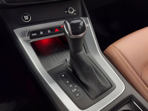 Used 2024 Audi Q3 2.0T Premium Plus w/ Premium Plus Package image 25