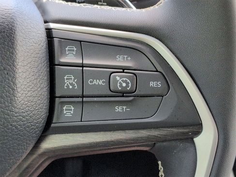 Used 2023 Jeep Grand Cherokee L Limited w/ Luxury Tech Group II image 13