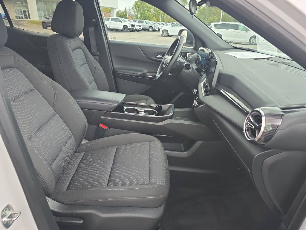 Used 2025 Chevrolet Equinox LT FWD image 19