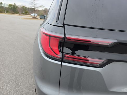 Used 2024 GMC Acadia Denali image 34