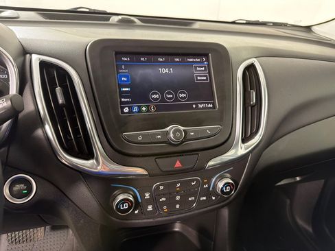 Used 2020 Chevrolet Equinox LT w/ Driver Convenience Package image 15