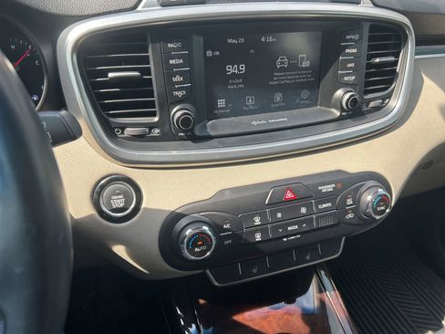 Used 2017 Kia Sorento EX FWD image 10
