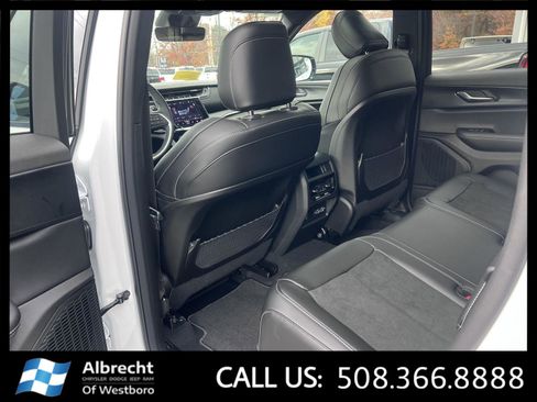 New 2025 Jeep Grand Cherokee Altitude image 11