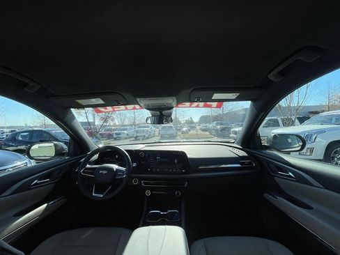 Used 2025 Chevrolet Traverse LT image 27