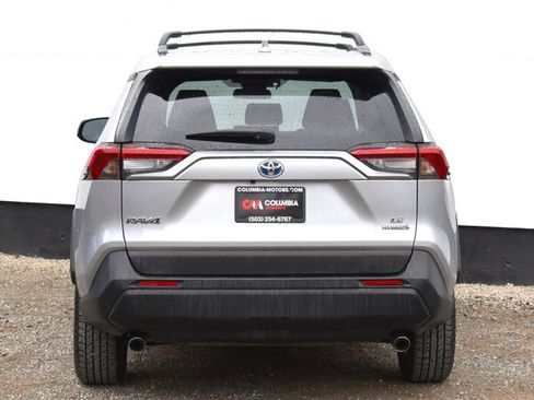 Used 2019 Toyota RAV4 LE w/ Carpet Mat Package AWD/4WD image 4