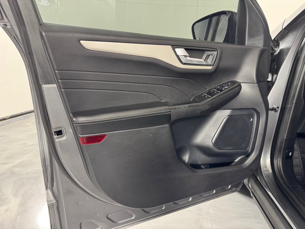 Used 2021 Ford Escape SE FWD image 11