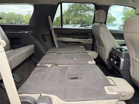 Used 2019 Ford Expedition XLT w/ Equipment Group 202A AWD/4WD image 20