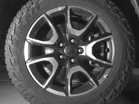 Used 2025 Jeep Compass Trailhawk AWD/4WD image 13