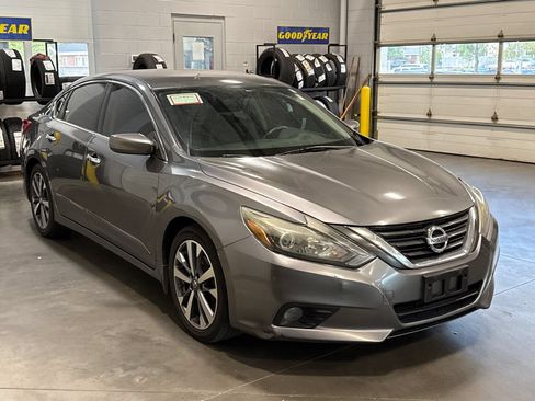 Used 2016 Nissan Altima 2.5 SR FWD image 3