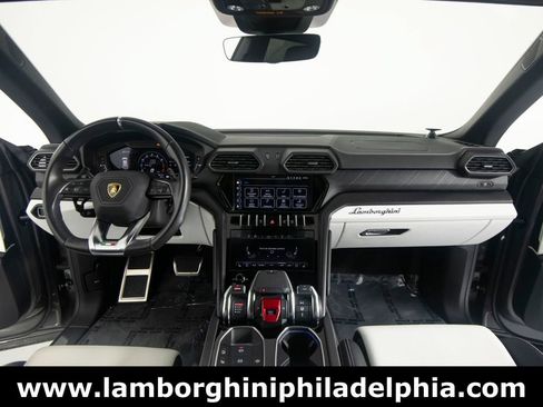 Used 2022 Lamborghini Urus AWD/4WD image 36