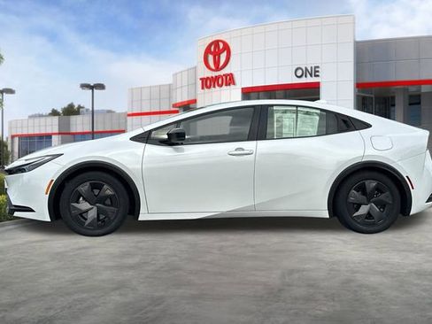 Used 2023 Toyota Prius Prime SE image 8