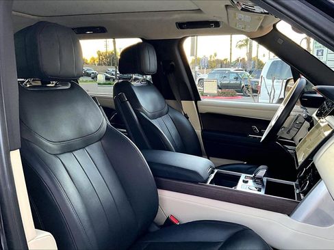 Used 2023 Land Rover Range Rover Long Wheelbase SE image 7