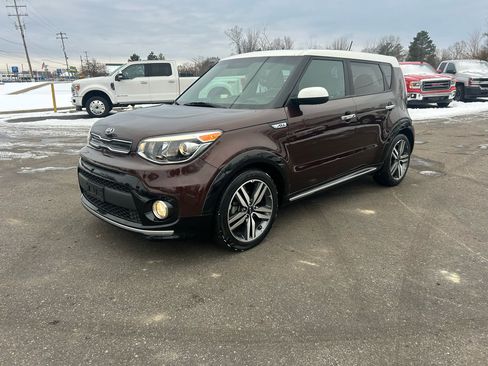 Used 2017 Kia Soul + image 1