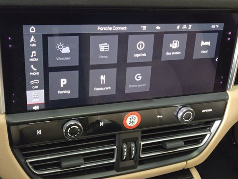 Used 2022 Porsche Macan S image 31