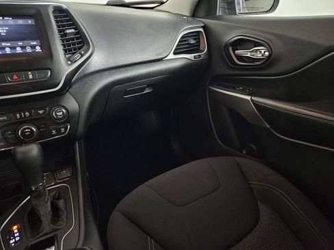 Used 2021 Jeep Cherokee Latitude FWD image 8