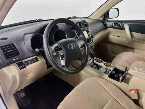 Used 2013 Toyota Highlander 4WD w/ Cold Weather Pkg image 9