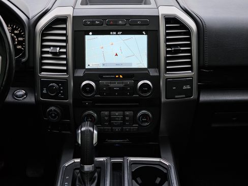 Used 2017 Ford F150 Platinum w/ Equipment Group 701A Luxury image 34