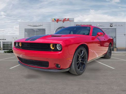 Used 2017 Dodge Challenger SXT Plus RWD image 1