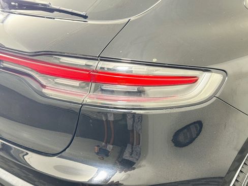 Used 2022 Porsche Macan w/ Premium Package Plus AWD/4WD image 33